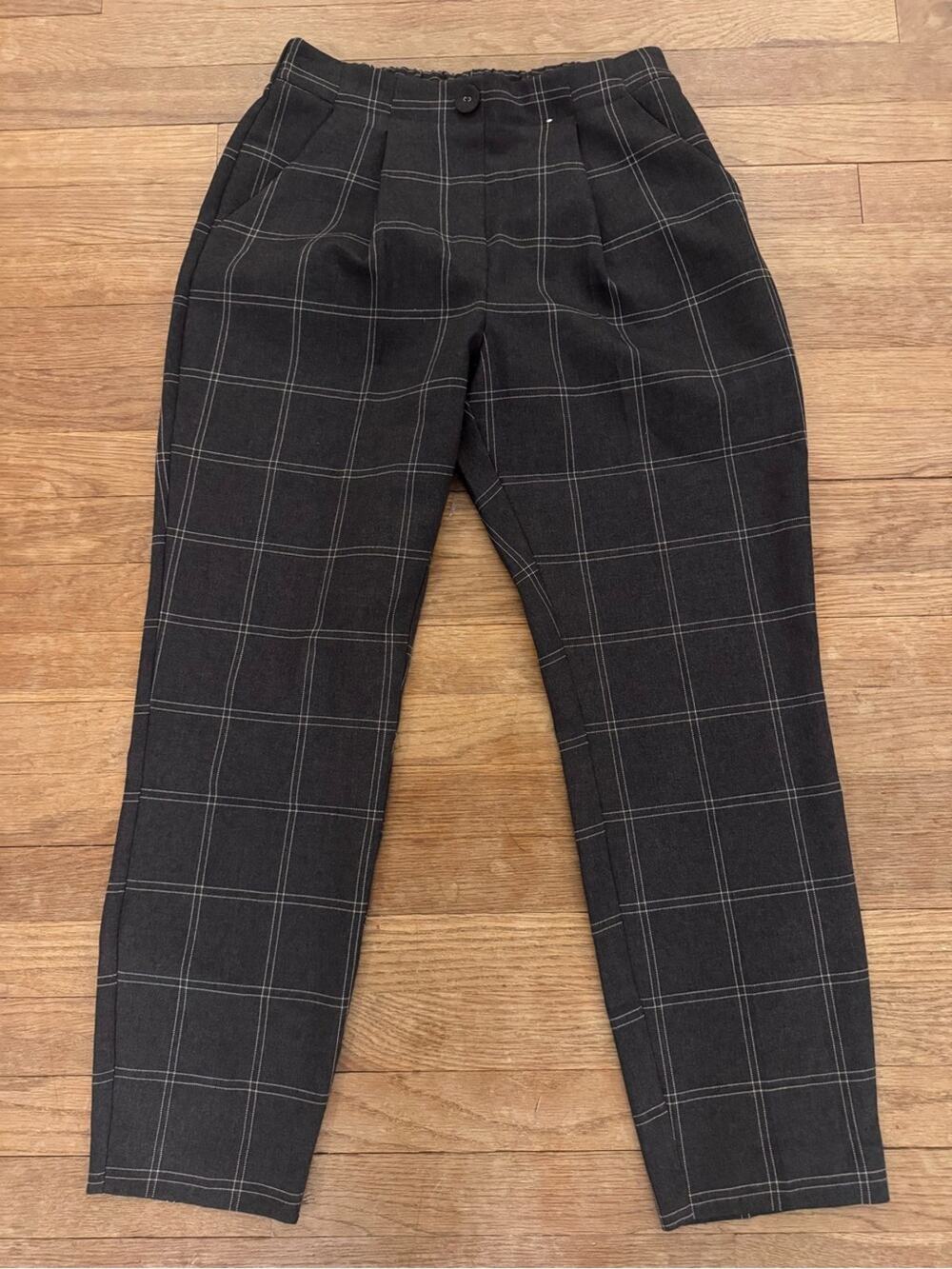 Primark Women's Gray Plaid Pleated Tapered Pants - Size 6
 b18